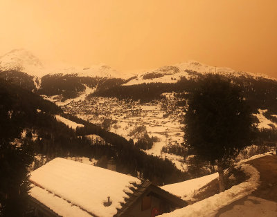Tempête de sable dans les Alpes (vue du jardin vers 11h30), February 2021
