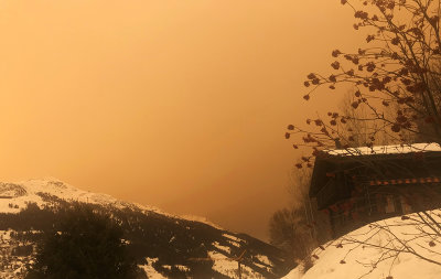 Tempte de sable dans les Alpes (vue du jardin vers 11h30), February 2021