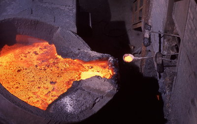 Steel sample pan at the converter's mouth
