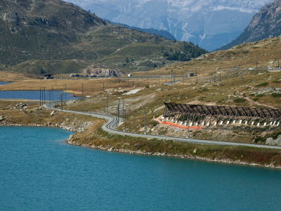 Beautifully laid out railway tracks along Lago Bianco