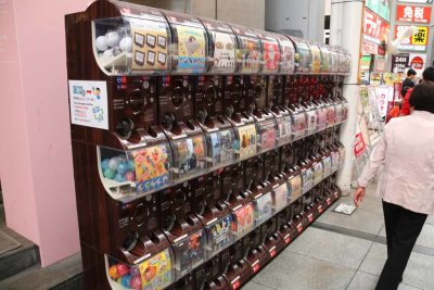 VENDING MACHINES FILLED WITH TRASH AND TRINKETS