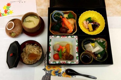 KAISEKI LUNCH IN A BENTO BOX