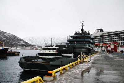 RUSSIAN OLIGARCH MEGA YACHT WITH HELIPAD AND GENEROUS LAUNCH