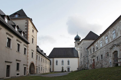 Castle Neuhaus1