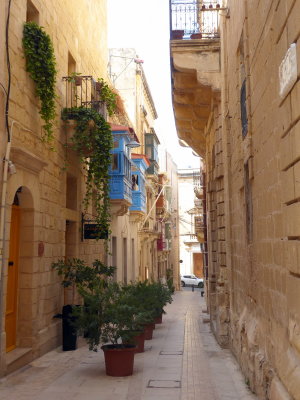 Narrow walkways in Valletta