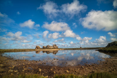 Castel Meur, la petite maison entre les rochers / Plougrescant