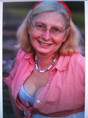 Oh... rocking' a hairband again. Makes the shot don't it?