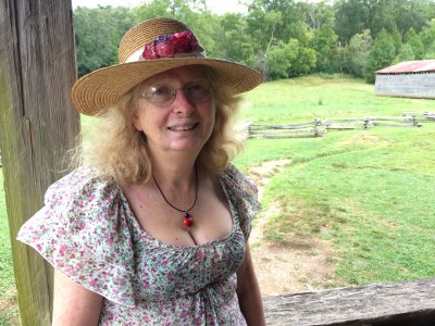 Minnie, Minnie Pearl, is that you?