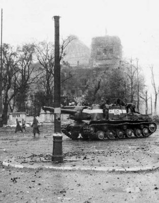 ISU-152 1161 Berlin1945 拍摄于德国国会大厦附近.jpg