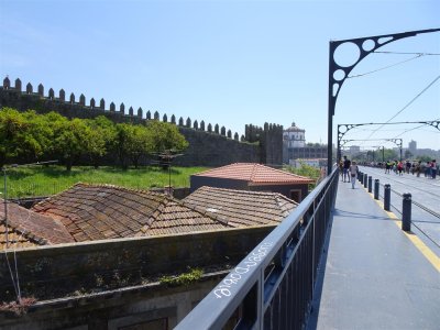 DSC00913 Crossing Luiz I bridge to Gaia