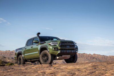 2020-toyota-tacoma-trd-pro-army-green-front-quarter-04.jpg