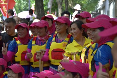 Liede Dragon Boat with Firecrackers 獵德炮竹龍舟