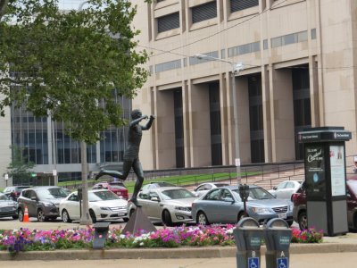 Jesse Owens statue