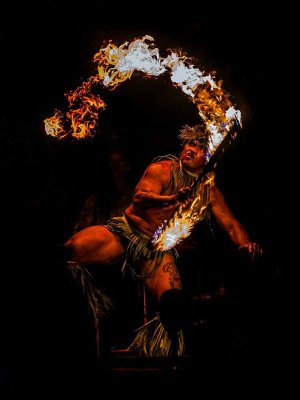 MauiFireDancer092816_2.jpg