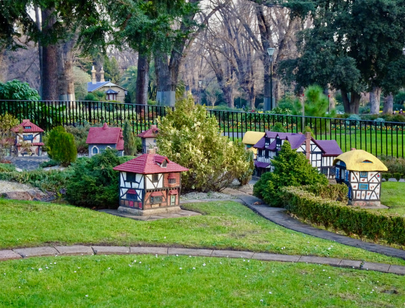 Fitzroy Gardens, miniature Tudor village