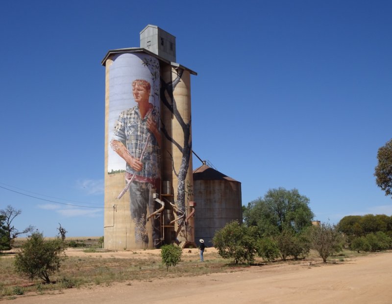 Painted silo at Patchewollock