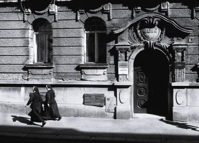 Zagreb - nuns in old town_XE31316.jpg