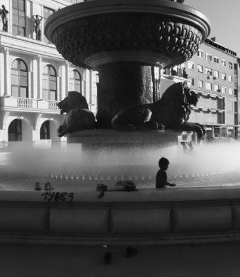 macedonia fountain-- main square_XE30870.jpg
