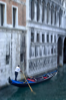 venician boatman DSC_7969.jpg