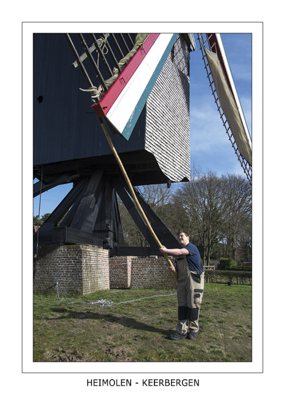 017 even de wieken naar beneden trekken met de pierhaak.
