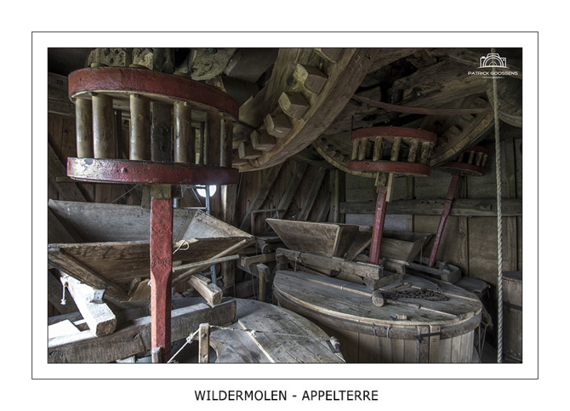 033 3 paar molenstenen