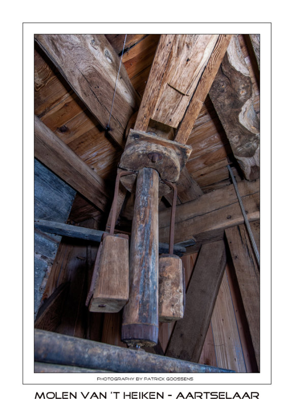 054 Regulator in hout