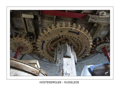 The large spurwheel and the distribution to the milling stones by the smaller  wheels