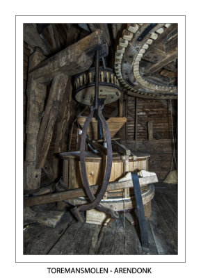 Stonecrane with grinding chair