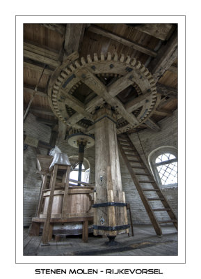 Vertical shaft with large spurwheel