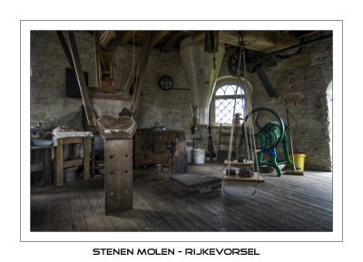 The spout floor were the flour arrives through the flourchutes