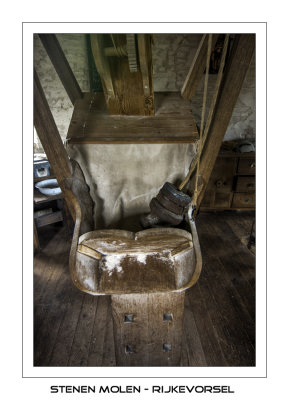 The flourchute and workpost of the miller