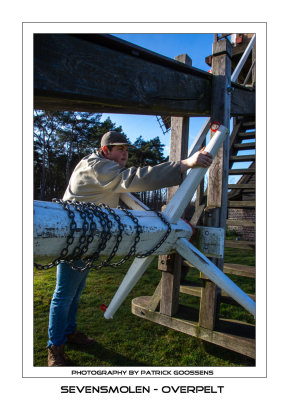 Het verkruien van de molen - Operating the winch to turn the mill around