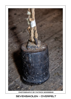 De noodzakelijke gewichten voor de bediening van de stenen - The necessary weight to control the millstones