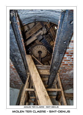 zicht in de kap en herbruik van oude geklinknagelde roeden - view upwards and the re-use of old revetted  iron sails