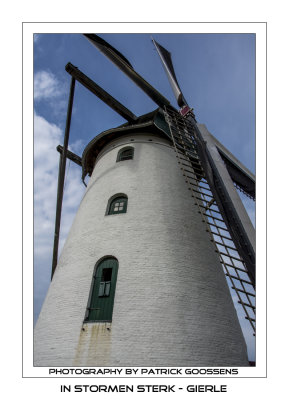 003 oude deur op verhoogd niveau