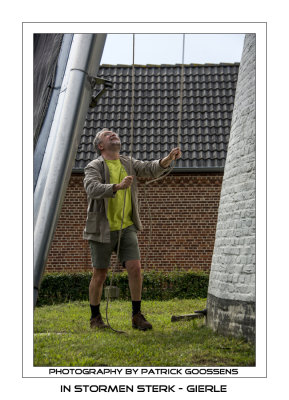 015 Het zeil aanspannen