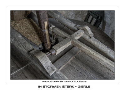 053 Steenspil en schuddebakje