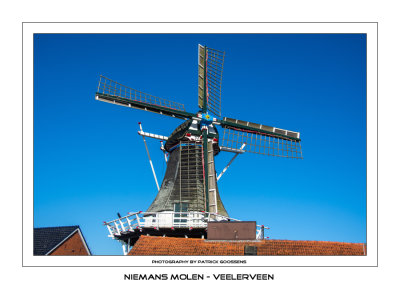 Kijk op stellingsmolen Niemans molen in Veelerveen