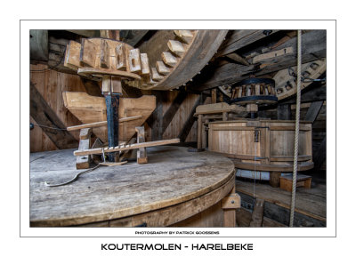 042 Steenzolder  2 paar molenstenen