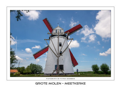 074 Regelmatig kan je nu de grote molen  zien draaien in het mooie polderlandschap