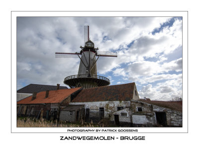 002 De oude vervallen gebouwen