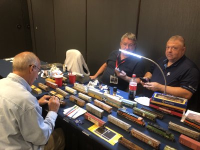 Butch Eyler and Norm Wolf talk weathering freight cars.