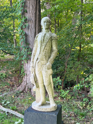 Adjacent the gardens was this statue.  I don't know who it is of.