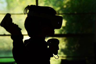 PlayingVR3361