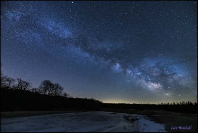Rising milkyway over the still icy Duckpond