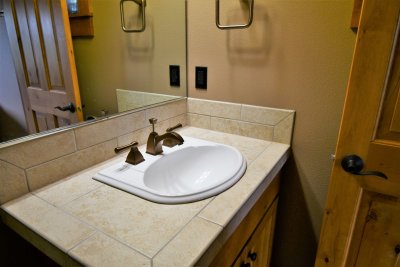 downstairs bath.JPG