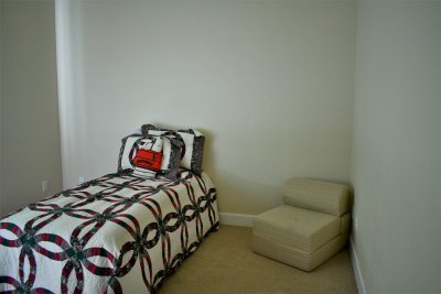 twin bed.JPG
