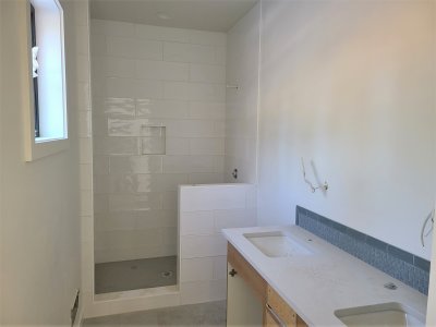 upstairs bath.jpg