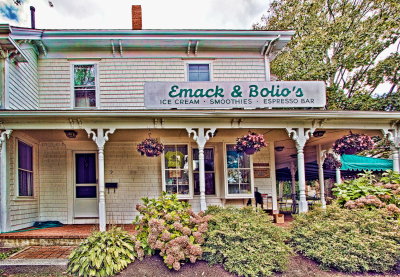 Emack&Bolios2_topaz.jpg