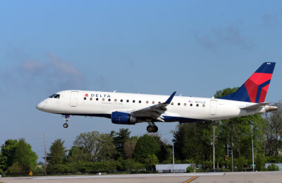 embraer e175lr